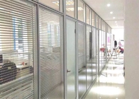 Aluminium Aangemaakte de Verdelingsmuren van het Bureauglas Geluidsdempend met Blinden