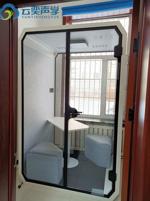 Middelgrote Meeting Pod Voor Conferentie Meeting Dubbelstand Met Meubel Sofa