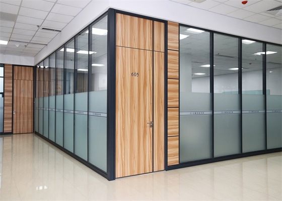 Moderne Hoge de Verdelingsmuren van het Bureauglas - de Muur van de kwaliteitsverdeling