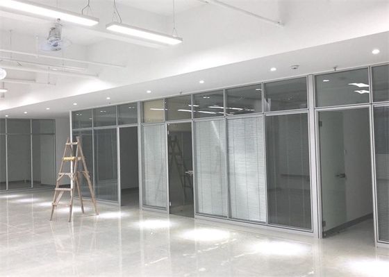 Hoog - de Muren van de het Glasverdeling van het kwaliteitsbureau kiezen Glas voor de Bureaubouw uit